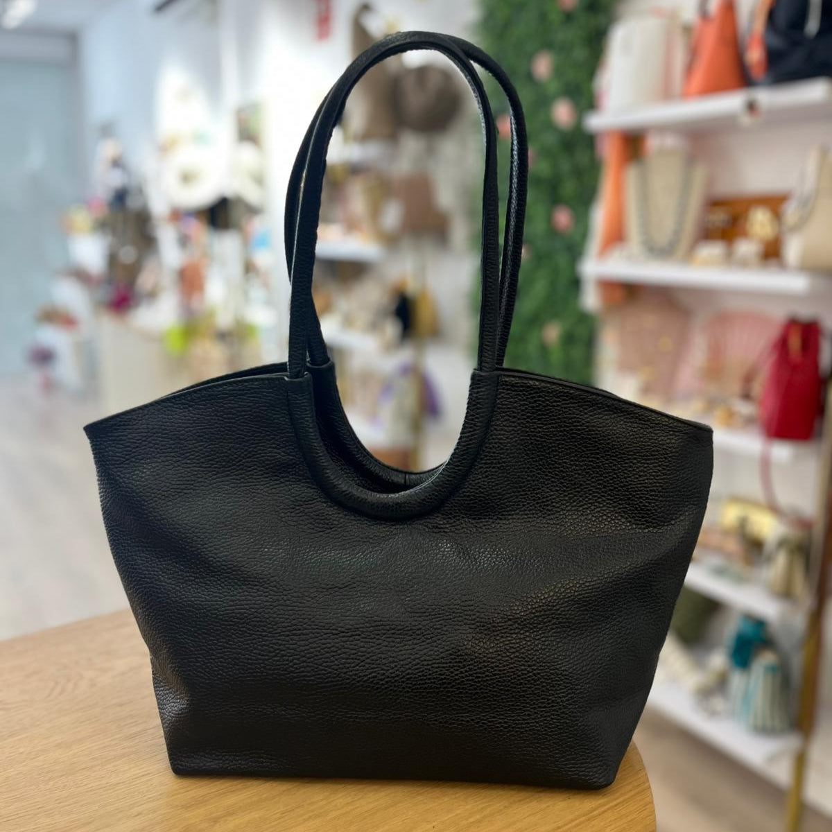 Sac bandoulière avec surpiqûres noires