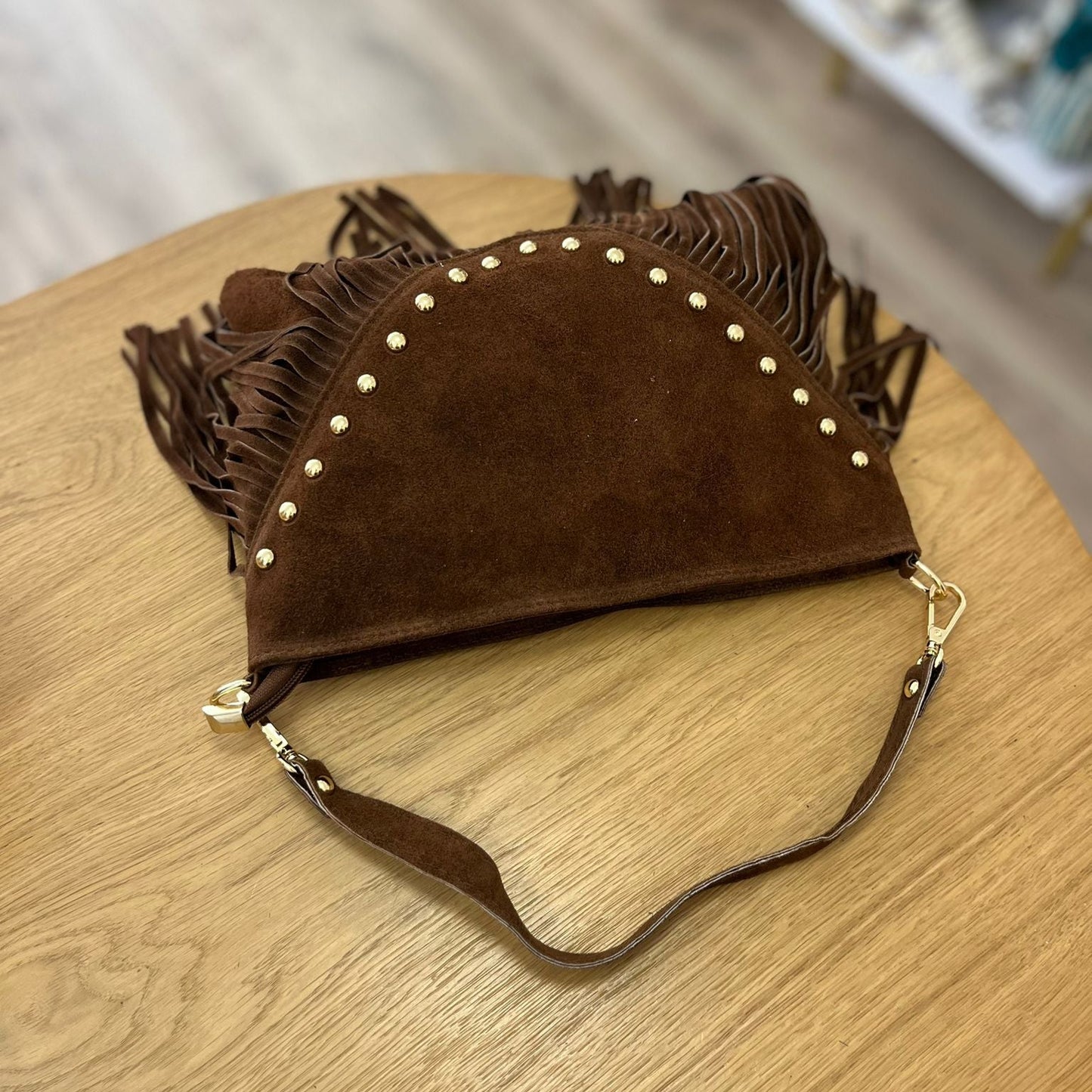 Sac bandoulière avec surpiqûres noires