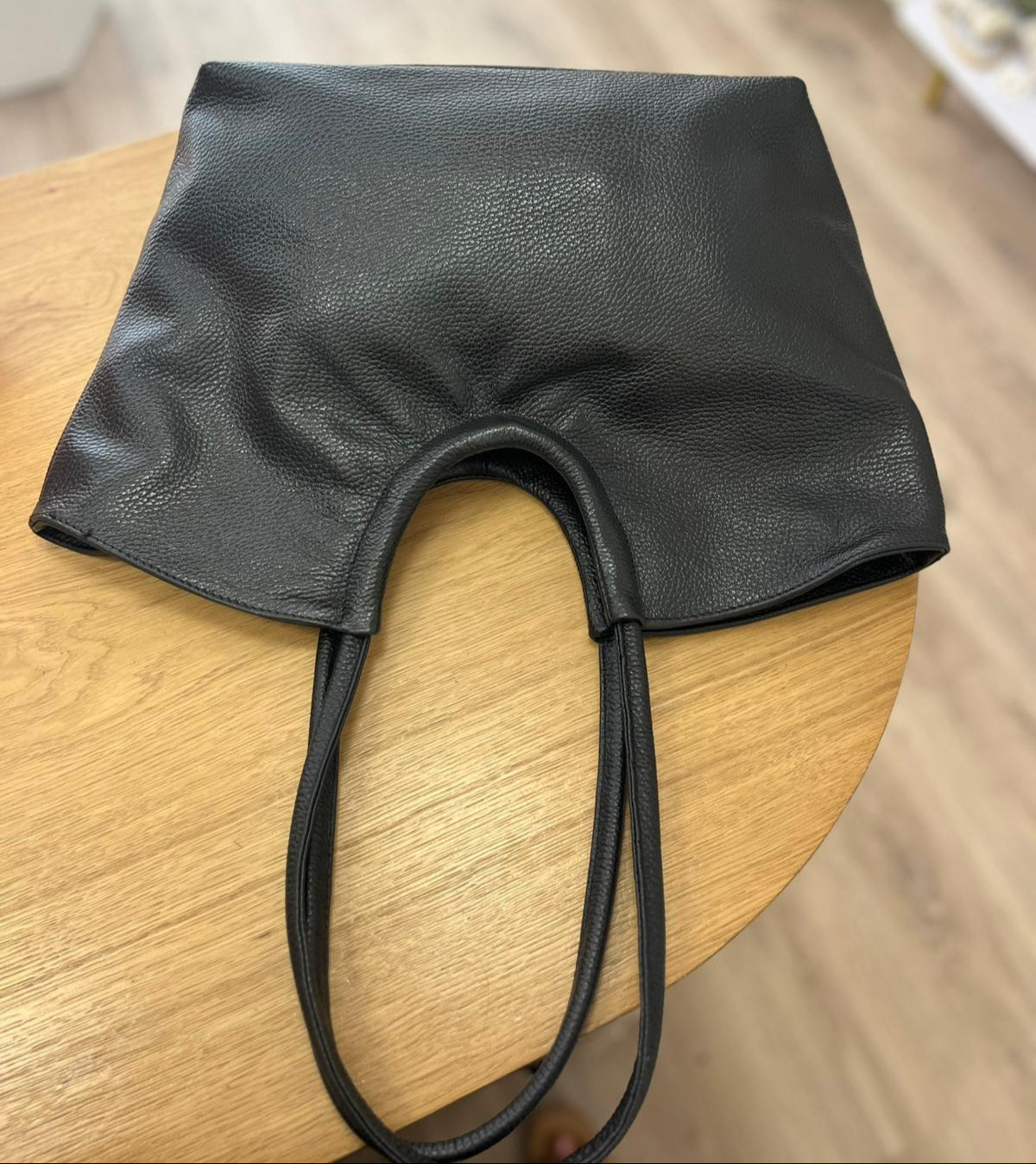 Sac bandoulière avec surpiqûres noires