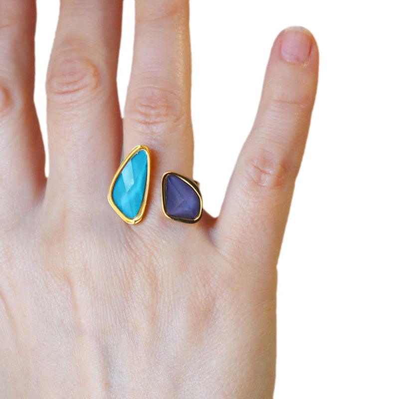 Anillo de acero quirúrgico con piedra turquesa y azul acabado oro - mbyou