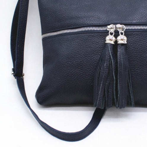 Bolso de piel 100% auténtica bandolera con detalle de cremalleras delanteras en plata color azul marino - mbyou