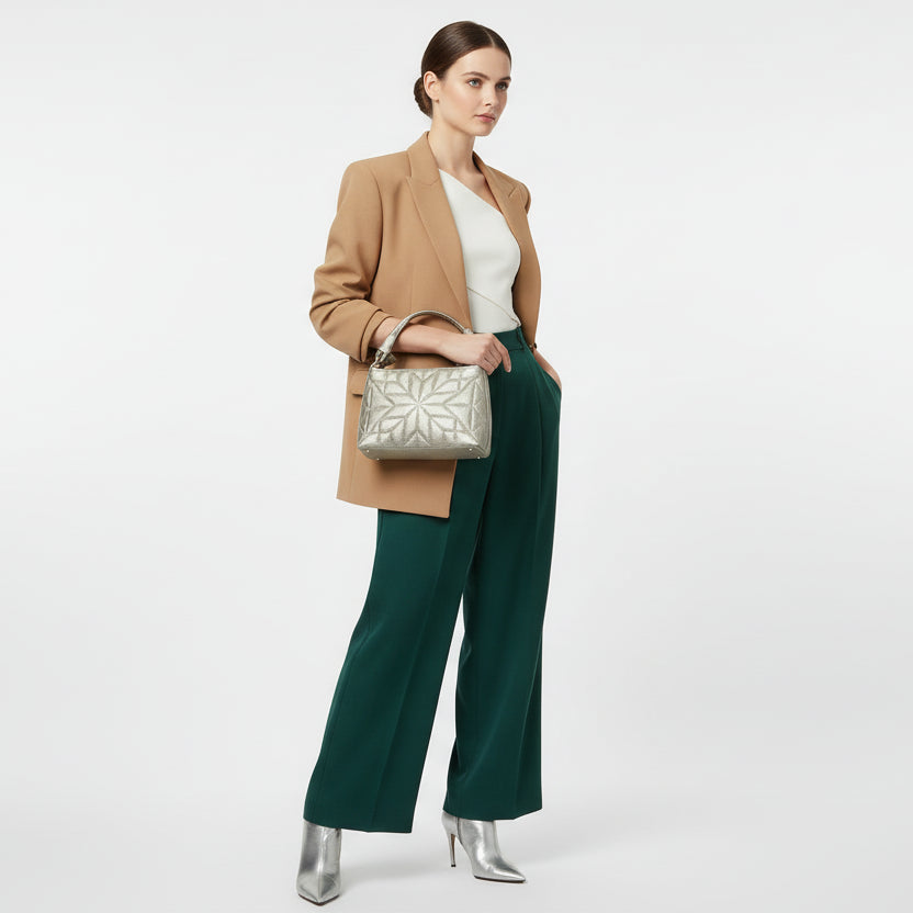 Bolso acolchado con efecto metalizado y detalles en acabado oro - Moments by You