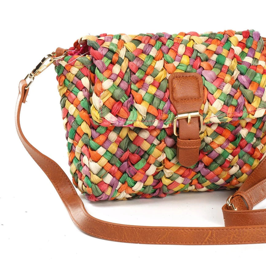 Bolso bandolera de paja multicolor con cierre con hebilla y bandolera camel - mbyou