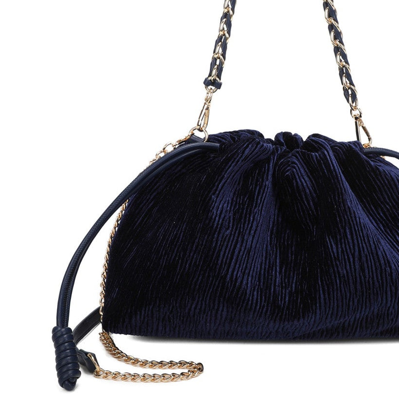 Bolso de bandolera en formato saco con tejido rugoso de terciopelo en color azul marino -mbyou