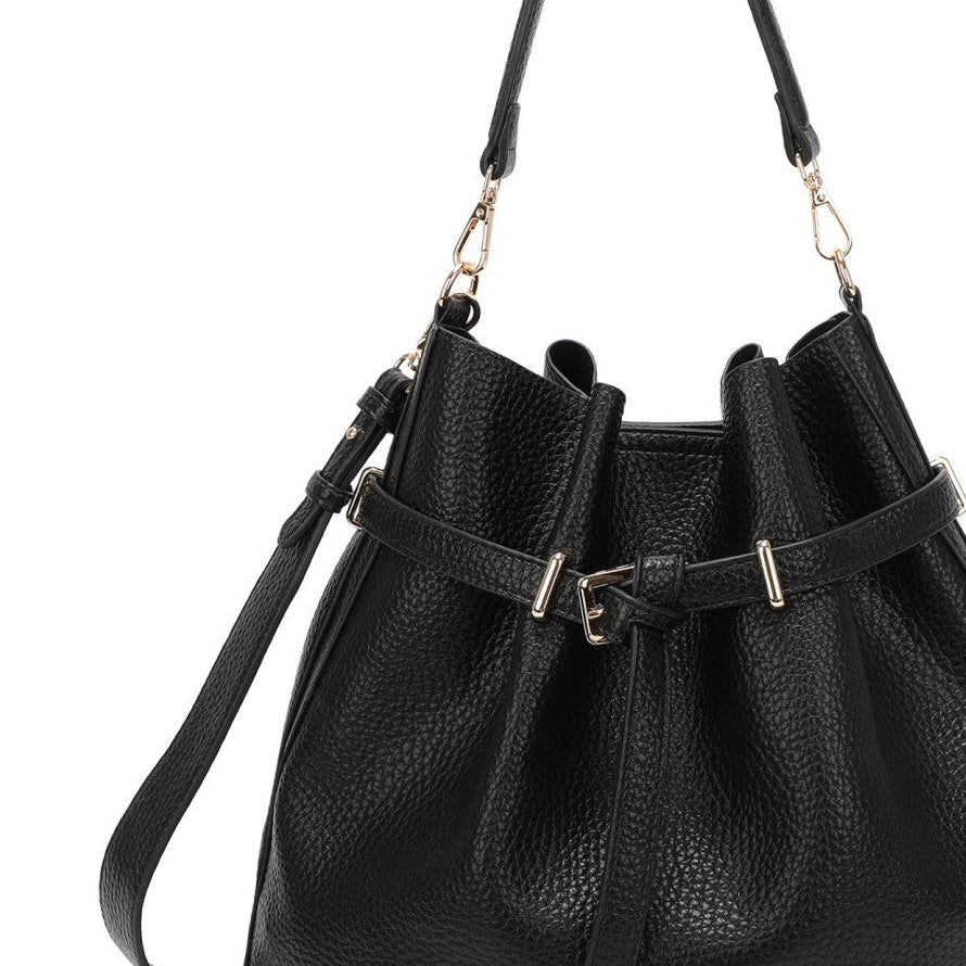 Bolso shopper estilo bucket con detalle de hebilla color negro