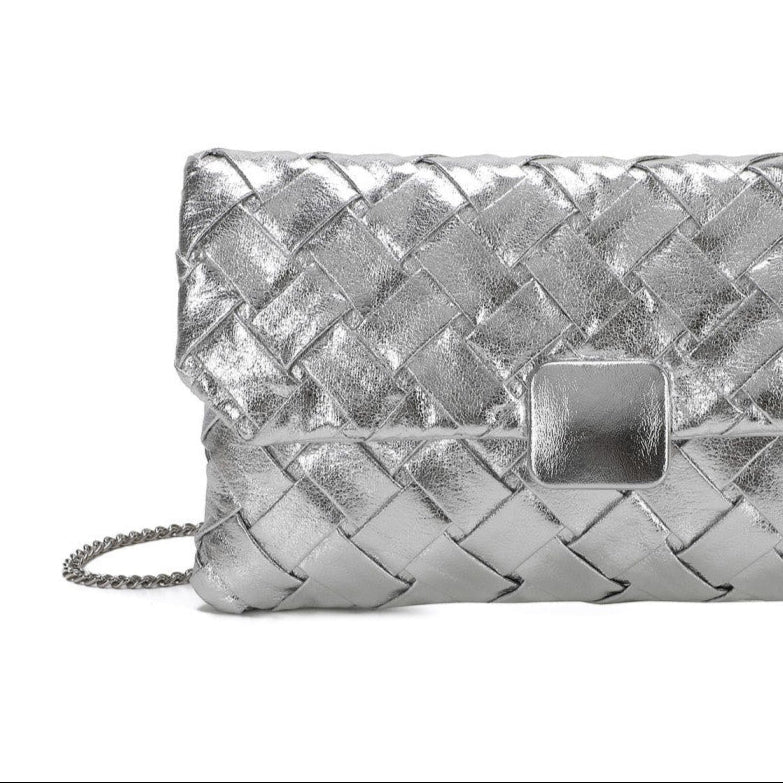 Sac à main pochette de soirée en satin noir avec bretelles croisées