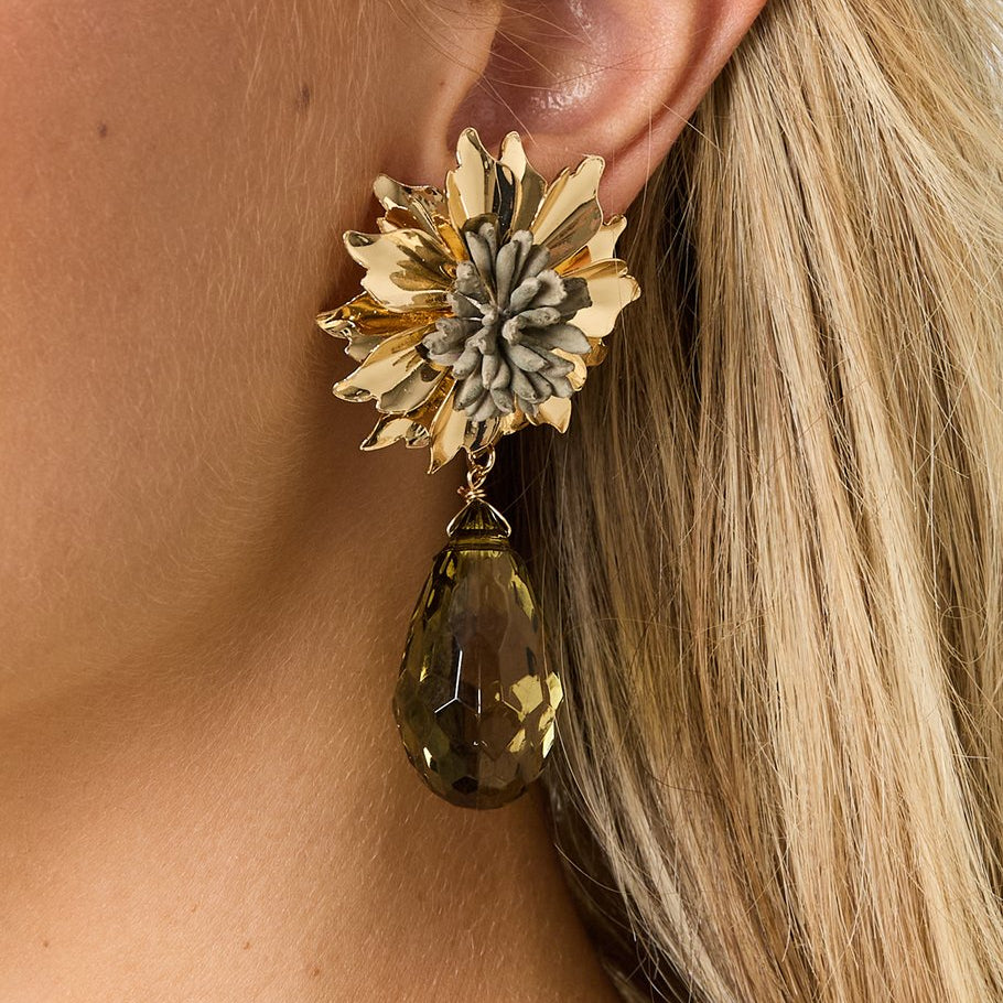 Pendientes con flor y lágrima de cristal colgante verde acabado oro - mbyou