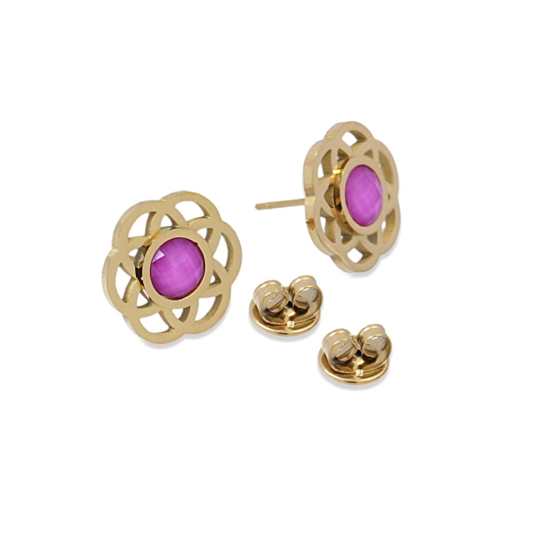 Pendientes cortos de acero inoxidable quirúrgico forma floral con piedra fucsia acabado oro - mbyou