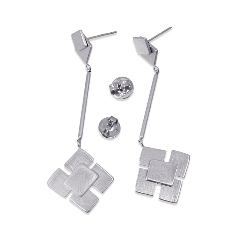 Pendientes largos de acero pulido mate con diseño de cuadrados desprendidas en un palo recto acabado plata - mbyou