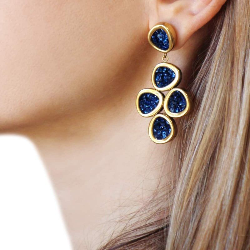 Pendientes largos de acero quirúrgico con conjunto de drusas en azul acabado oro - mbyou