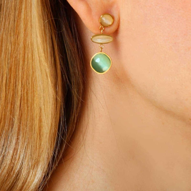 Pendientes de acero quirúrgico con piedras de cristal en tono verde, azul y blanco acabado oro - mbyou