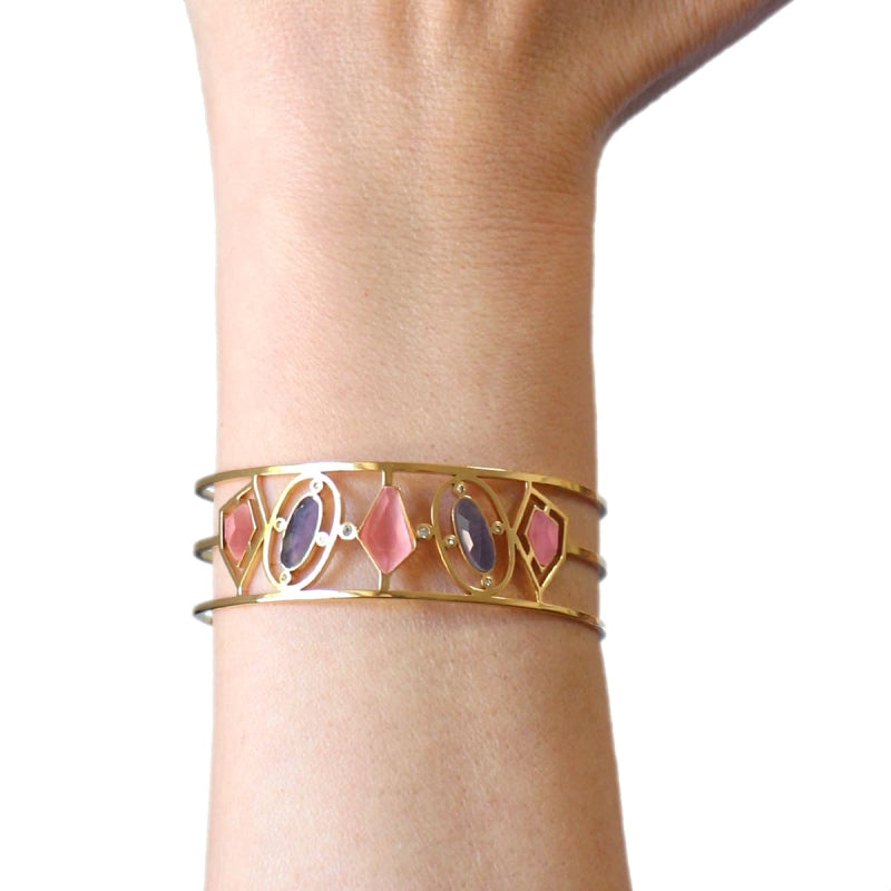 Pulsera brazalete de acero quirúrgico con piedras en tonos azules y con circonitas acabado oro - mbyou