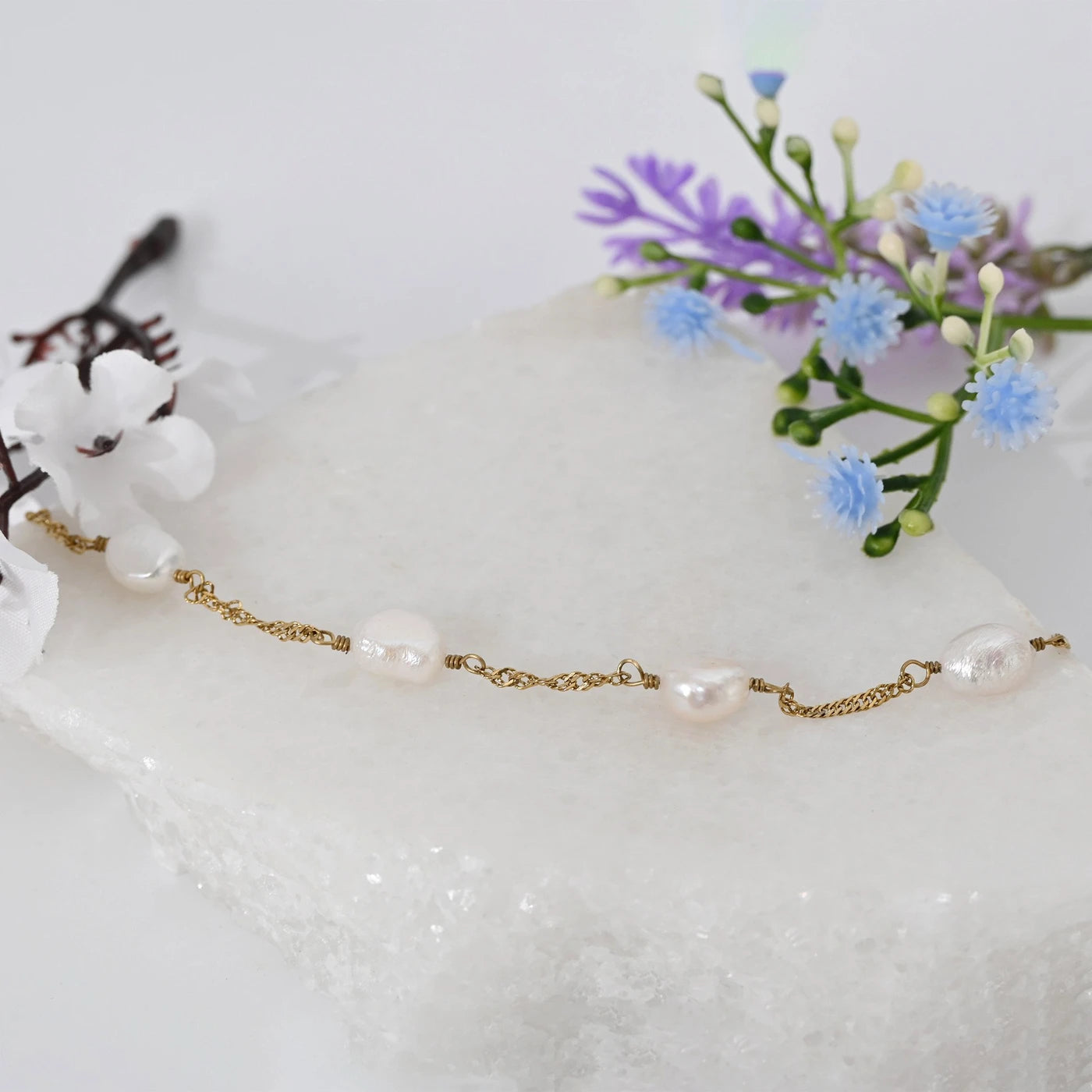 Pulsera de acero inoxidable con perlas naturales de río acabada oro - mbyou