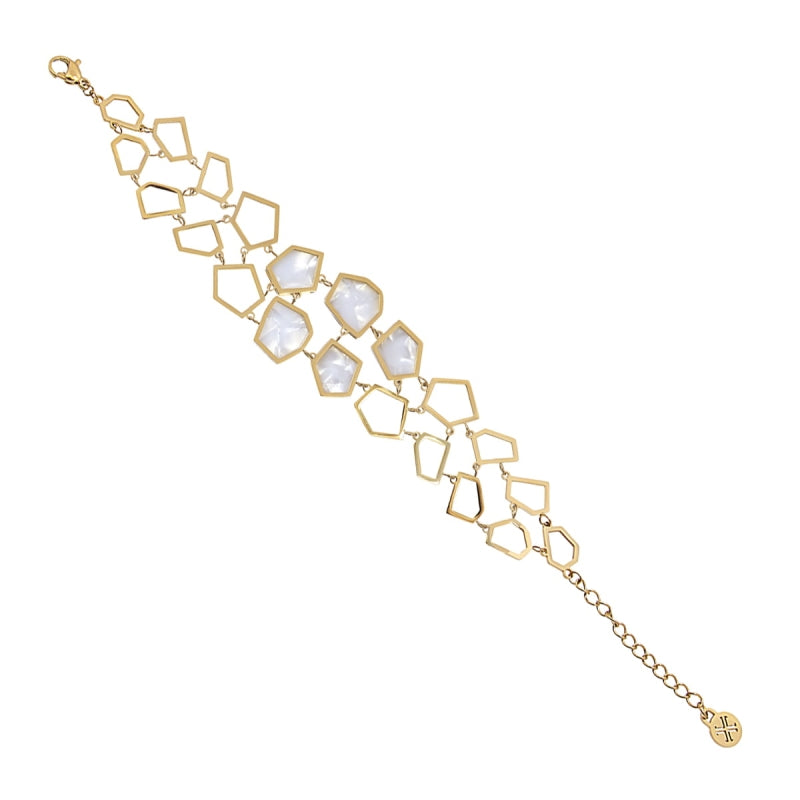 Pulsera de acero quirúrgico con dos tiras con diseño geométrico y con tres de ellos en acabado mármol en color blanco acabado oro - mbyou