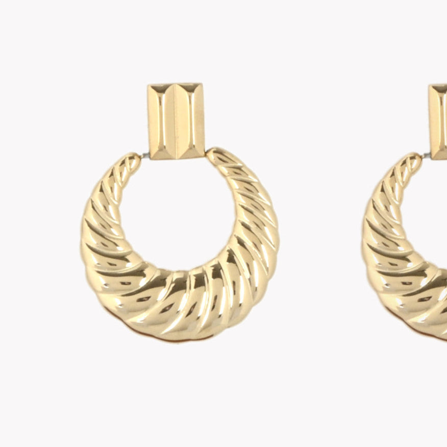 Aros de acero con textura acabado oro