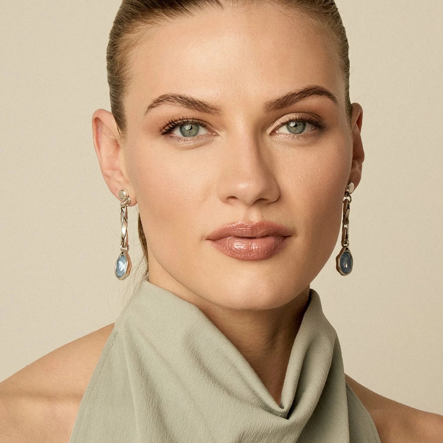 Double interlocking gold steel hoops