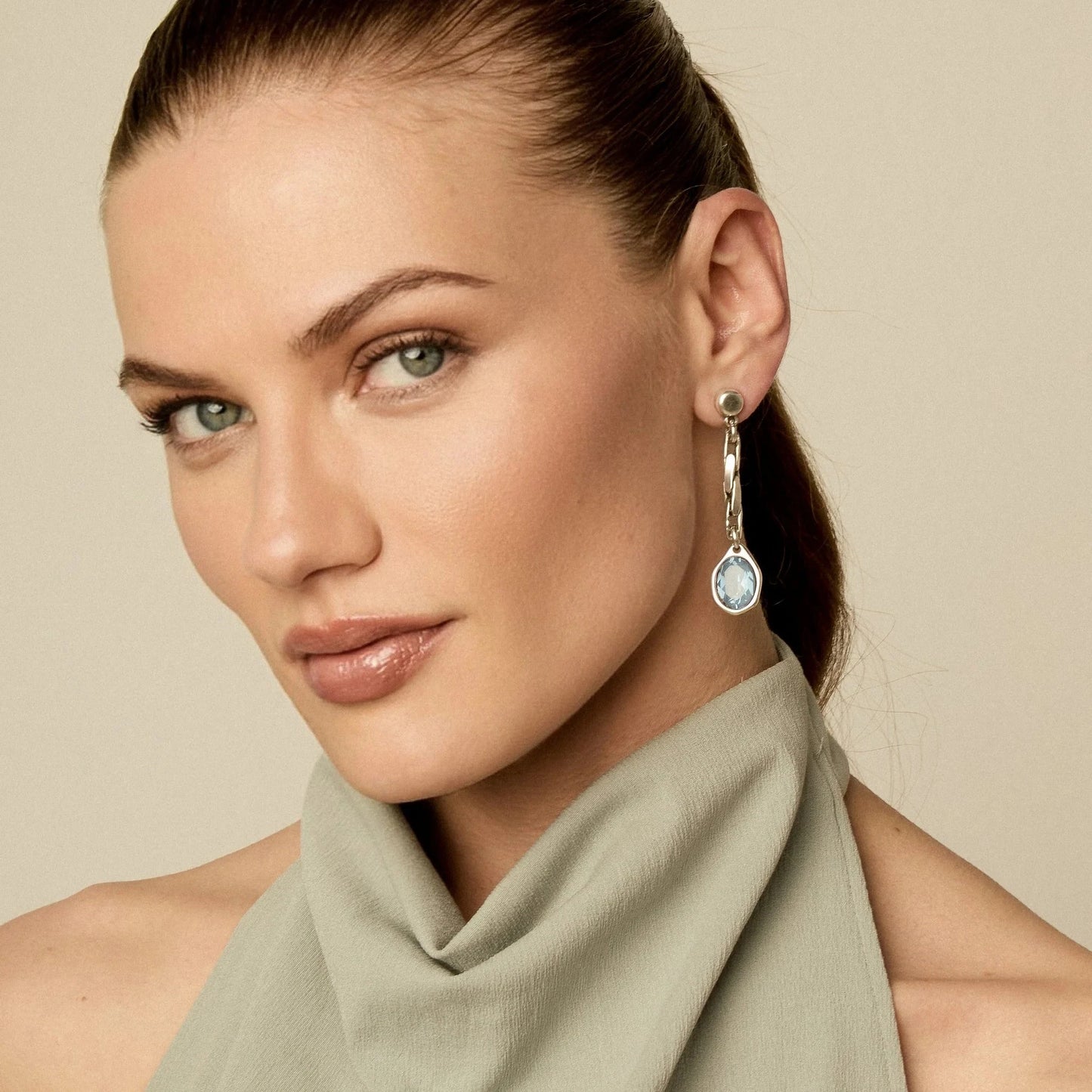 Double interlocking gold steel hoops