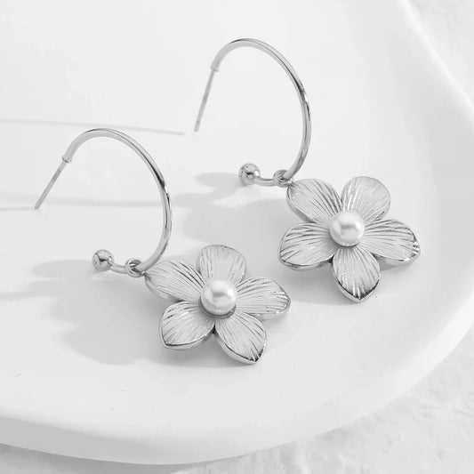 Silver pearl flower earrings