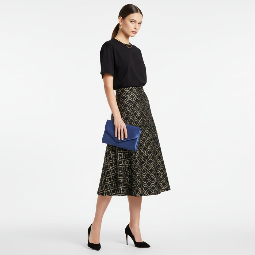 Bolso de mano fiesta raso color azul noche liso con solapa en pico - Moments by You