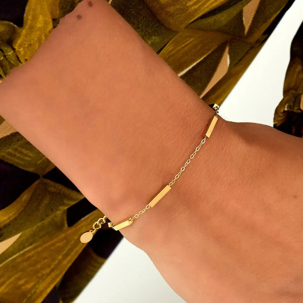 Pulsera de acero con formas geométricas en acabado oro - Moments by You