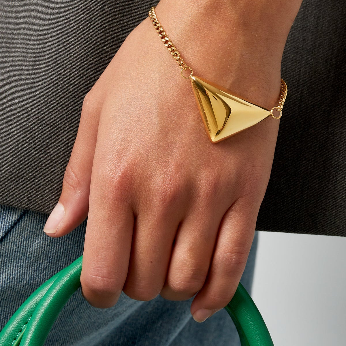 Look triángulo acero inoxidable acabado oro (Pendientes + pulsera + collar)