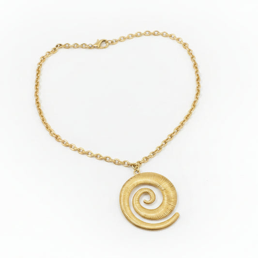 Collar de acero con cadena de eslabones y un dije en forma de espiral acabado oro - Moments by You