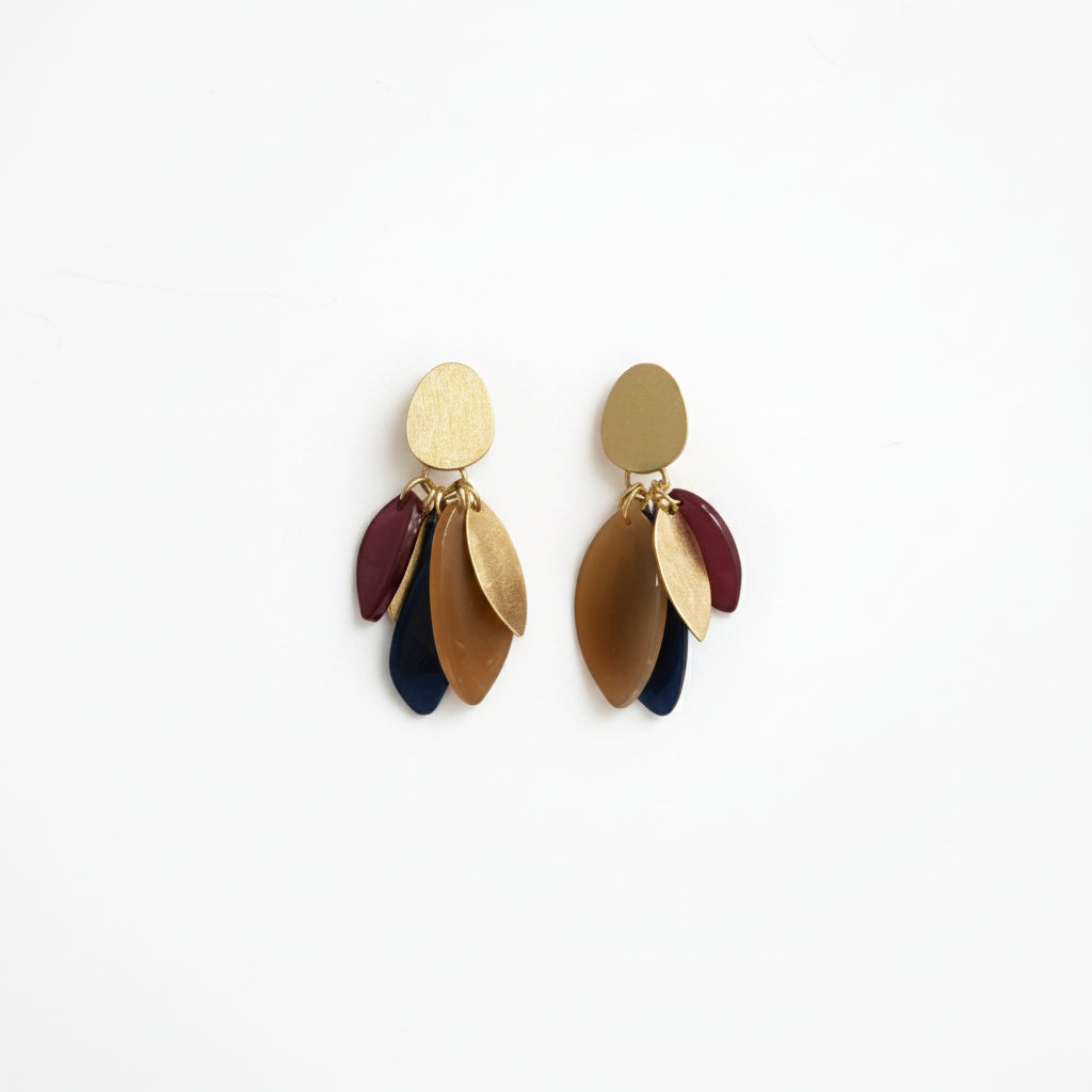 Pendientes largos con hojas irregulares colgantes en varios colores - Moments by You