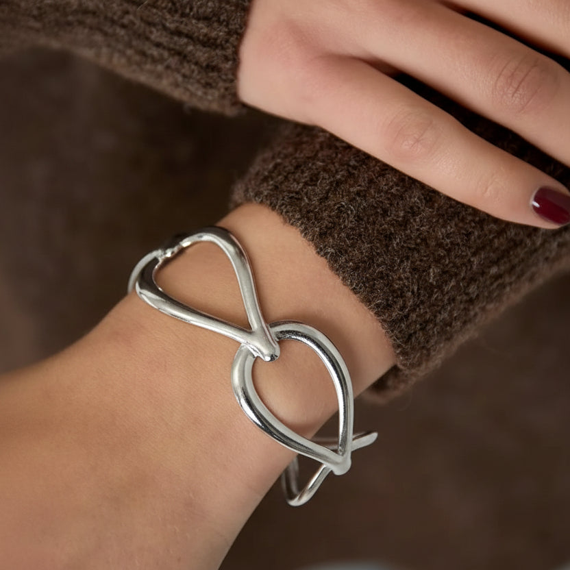Brazalete de acero abierta con forma de gotas