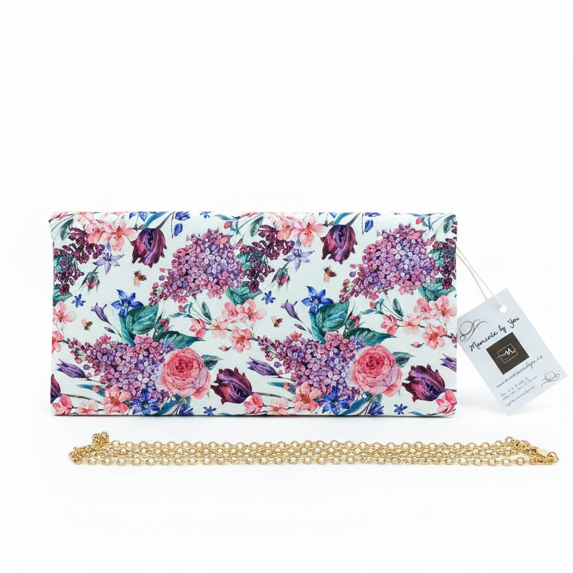 Bolso fiesta alargado de mano con estampado de flores en tonos morados y solapa - Moments by You