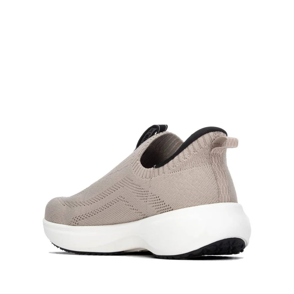 Zapatillas sneakers deportivas en taupe elástica Xti