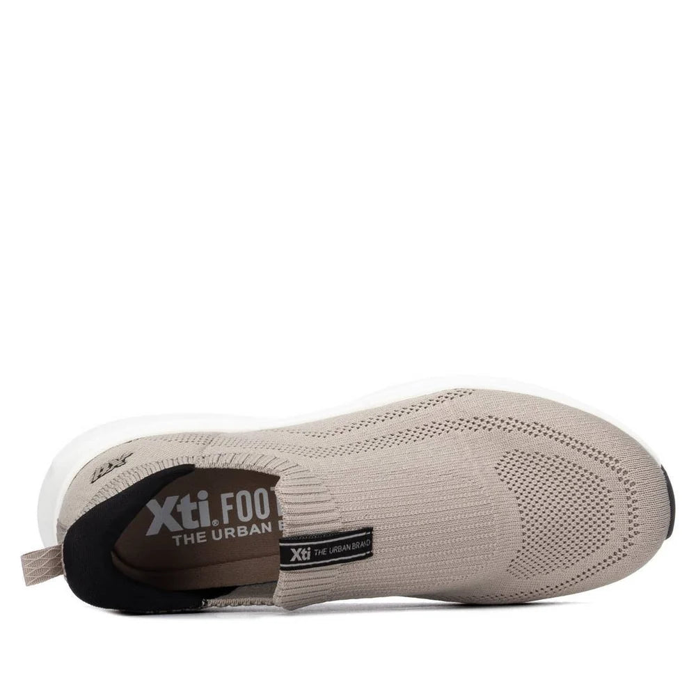 Zapatillas sneakers deportivas en taupe elástica Xti