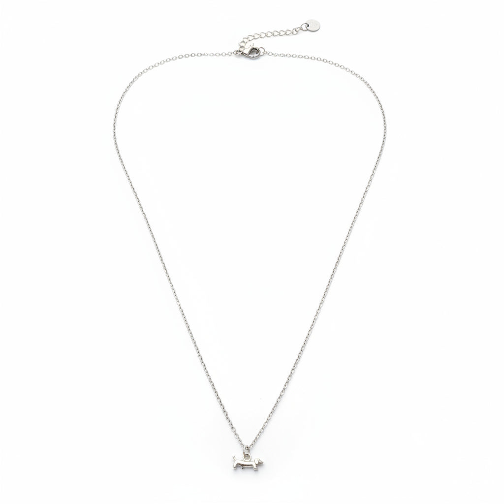 Collar de acero con dije pequeño de perro salchicha acabado plata
