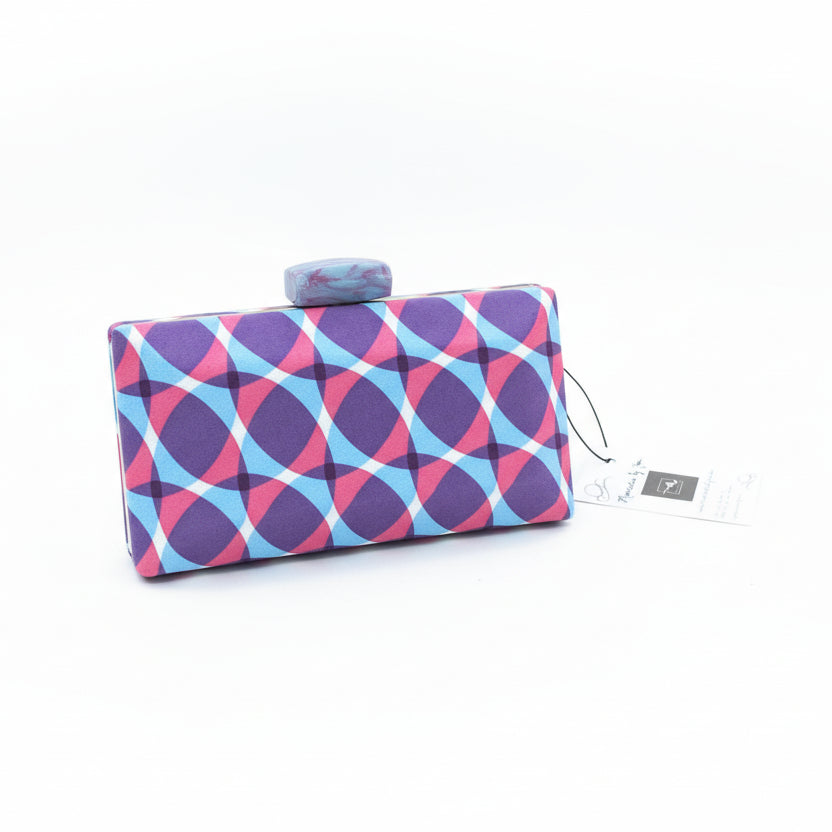 Bolso de fiesta tipo clutch de terciopelo con efecto óptico geométrico en tonos morados, rosas y azules - Moments by You