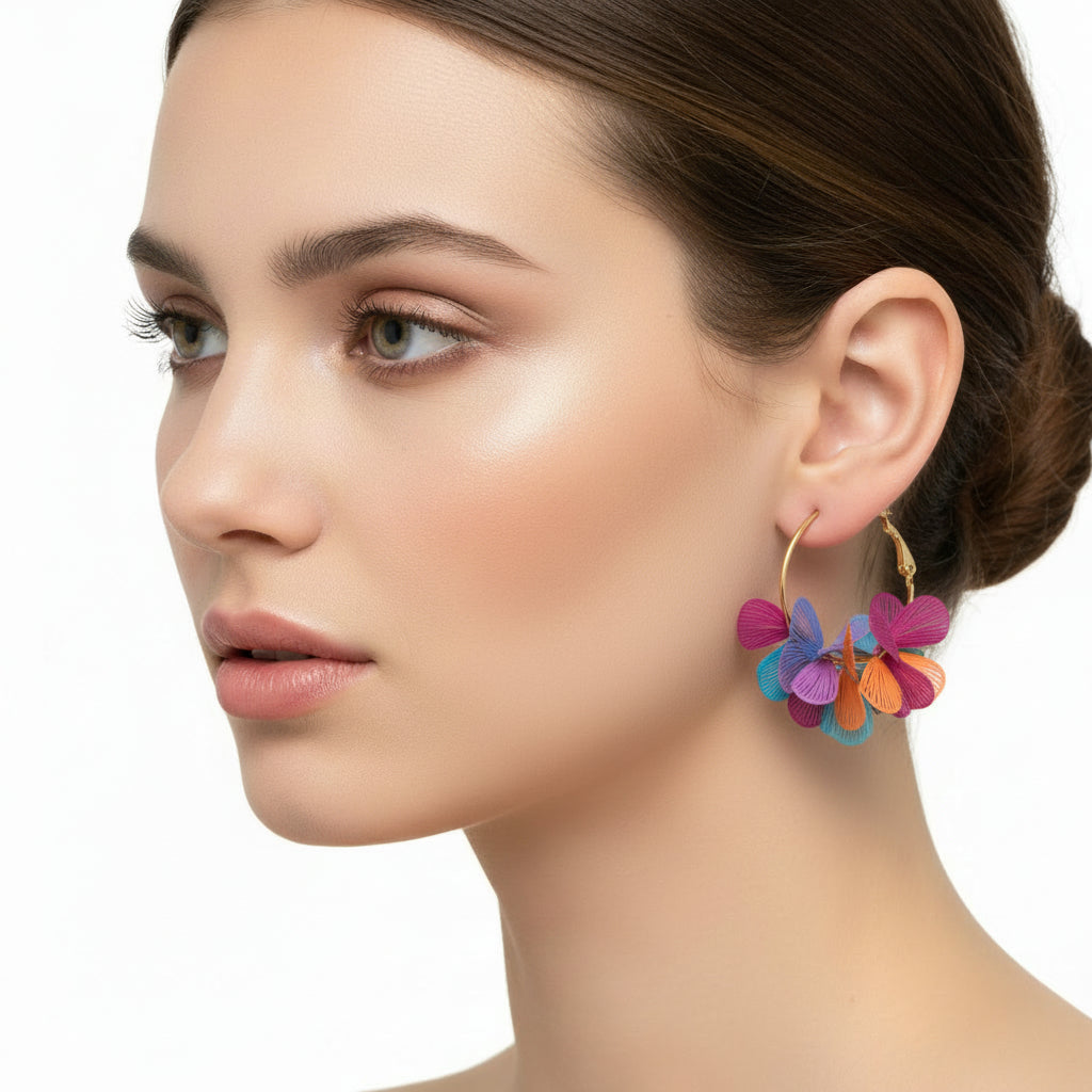 Pendientes largos de acero en forma de aro con hojas en varios colores - Moments by You