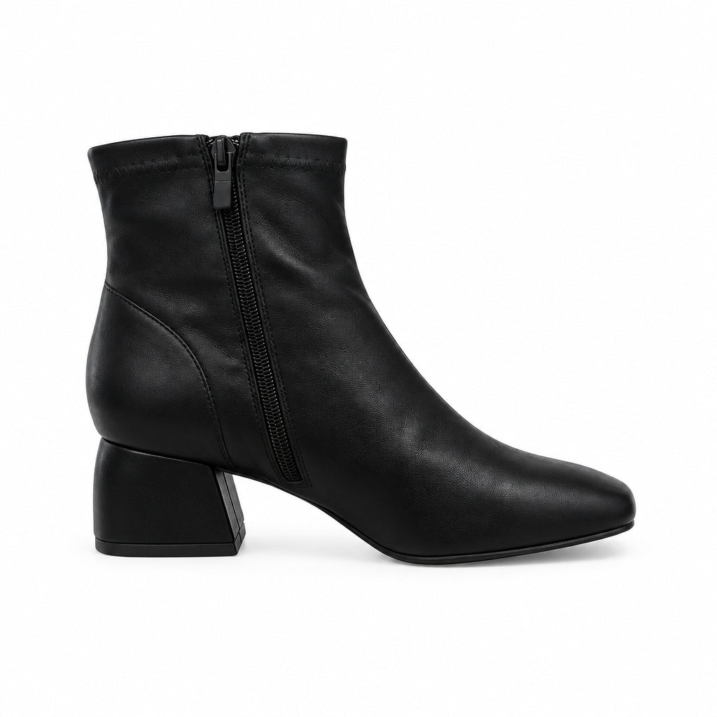 Botines de tacón acabado cuero en negro y punta redonda