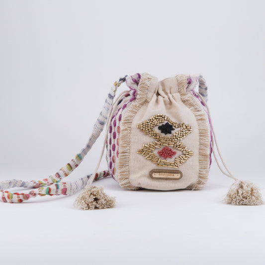 Bolso tipo saco de fibra 100% natural con diseño multicolor de algodón y cuentas - Moments by You