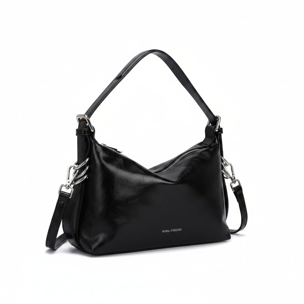 Bolso de hombro rectangular negro con detalles plata