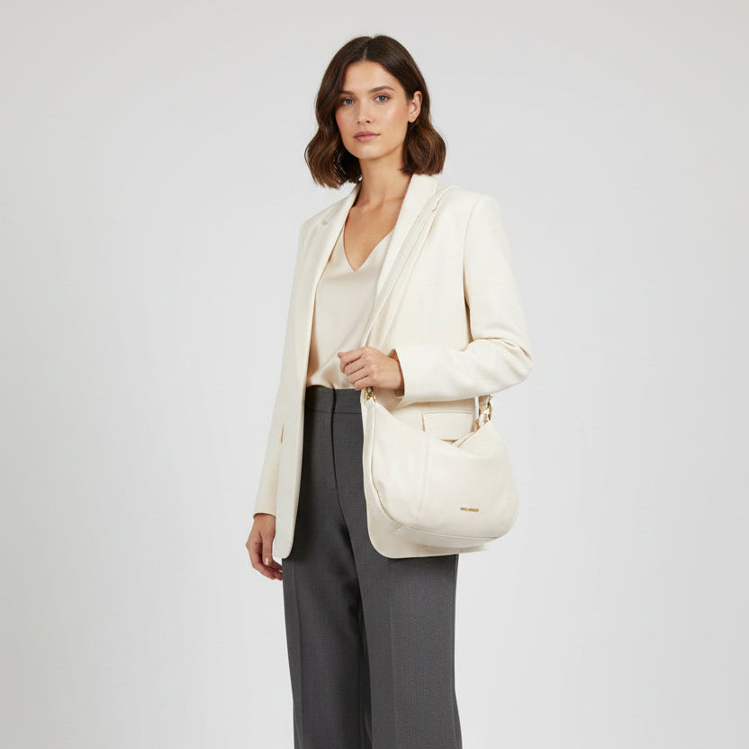 Bolso de hombro media luna liso con detalles de pespuntes en el mismo color - Moments by You