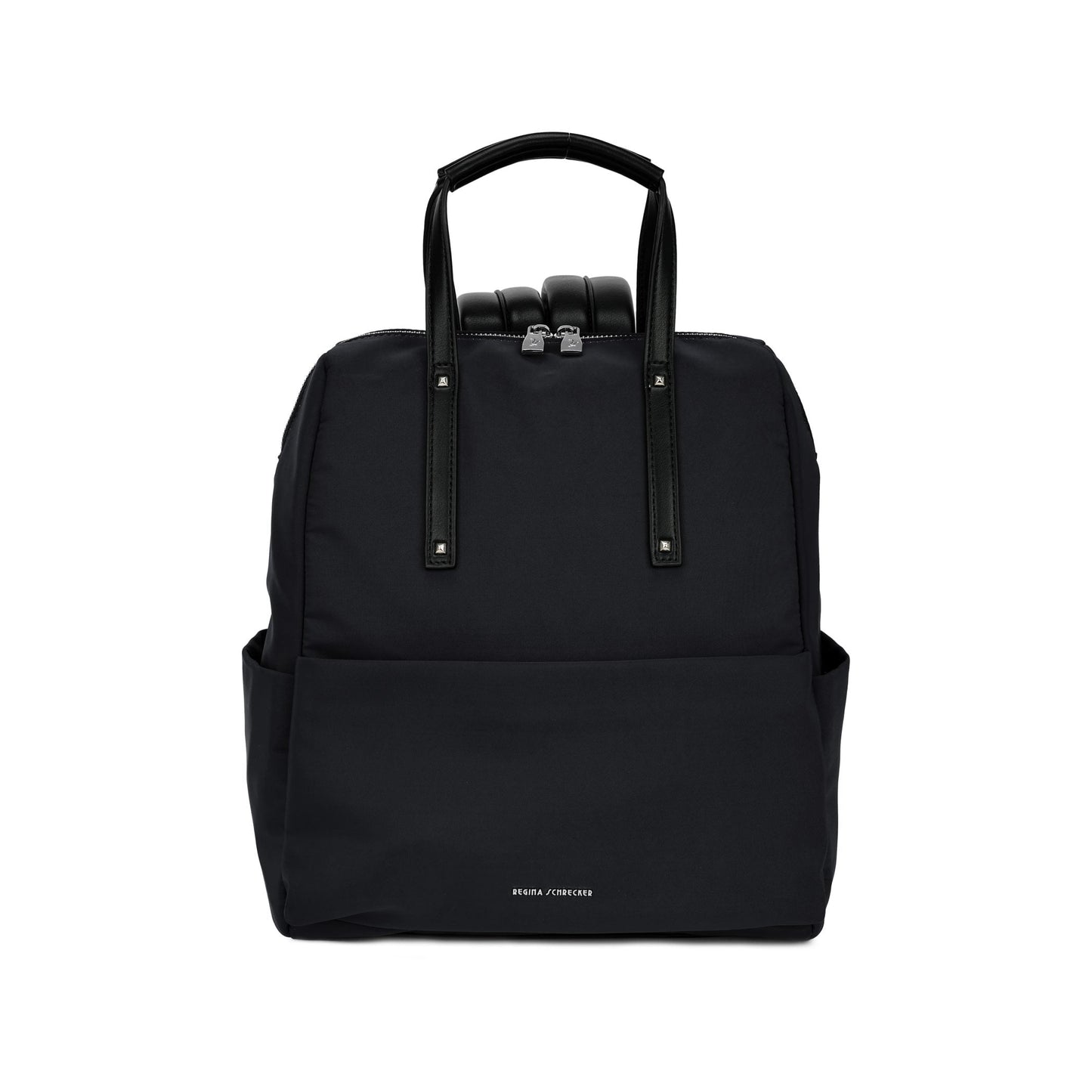 Mochila básica en negro y acabado plata con asas y bolsillos exteriores e interiores