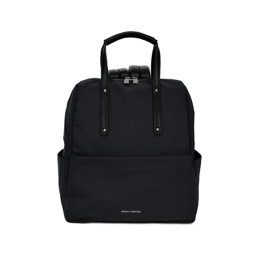 Mochila básica en negro y acabado plata con asas y bolsillos exteriores e interiores - Moments by You
