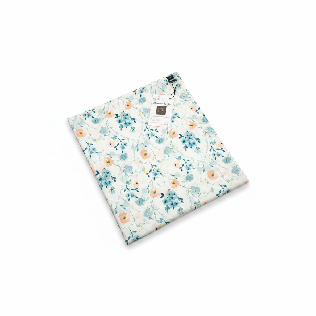 Conjunto de abanico y pañuelo con las flores en tonos azules y rosas tipo acuarela