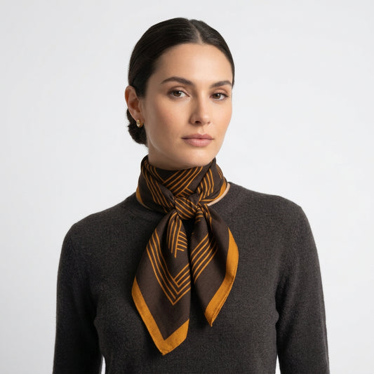 Pañuelo de cuello con diseño a rayas en naranja y chocolate