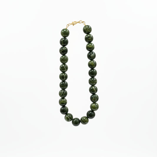 Collar acero con cuentas grandes en forma esféricas marmoladas en verde oscuro - Moments by You
