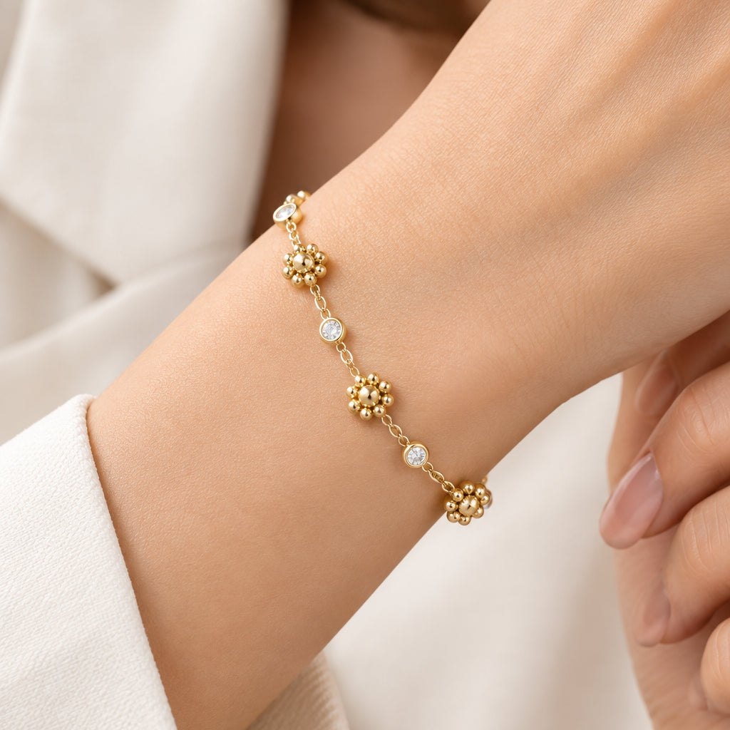 Pulsera de acero con flores de esferas y circonitas en acabado oro - Moments by You