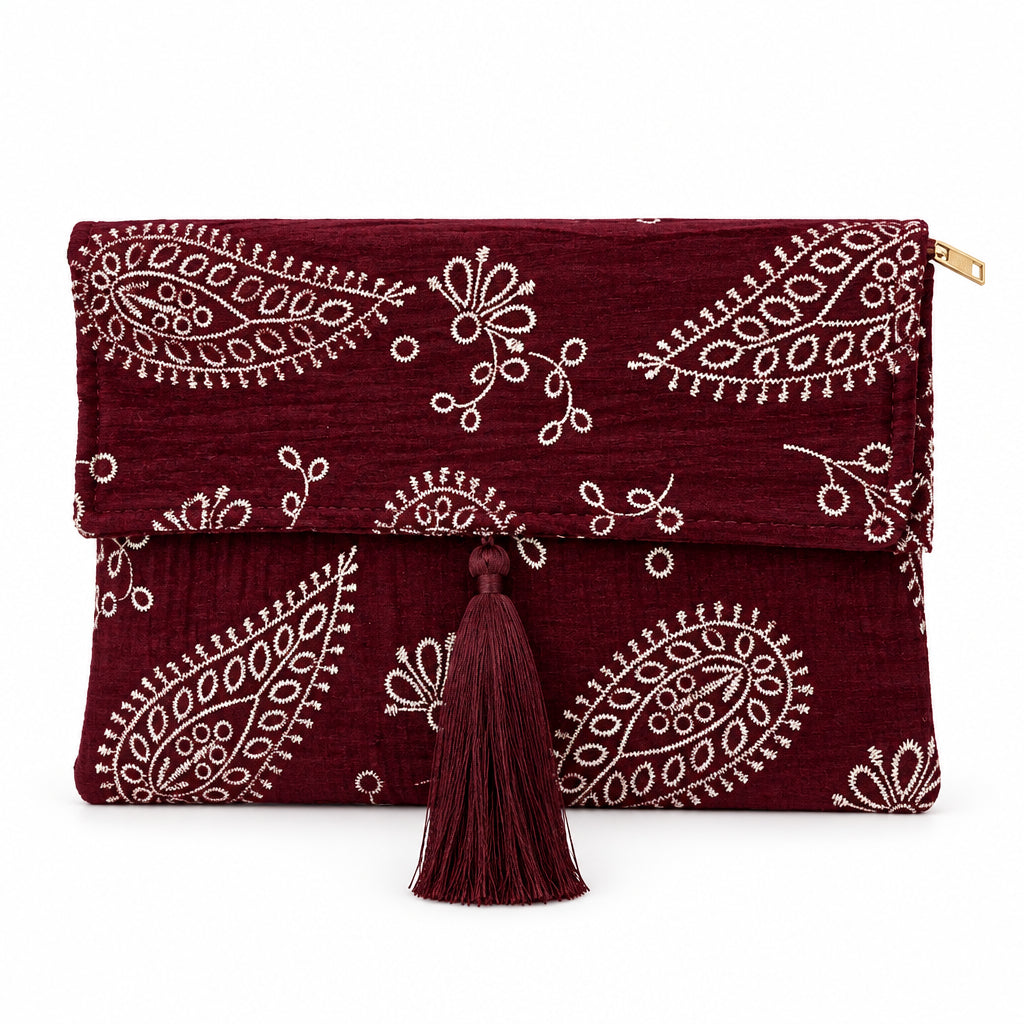 Bolso fiesta sobre de terciopelo con solapa y diseño floral