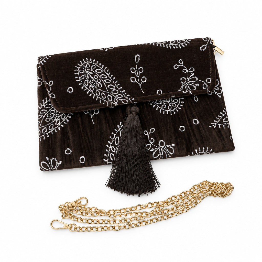 Bolso fiesta sobre de terciopelo con solapa y diseño floral