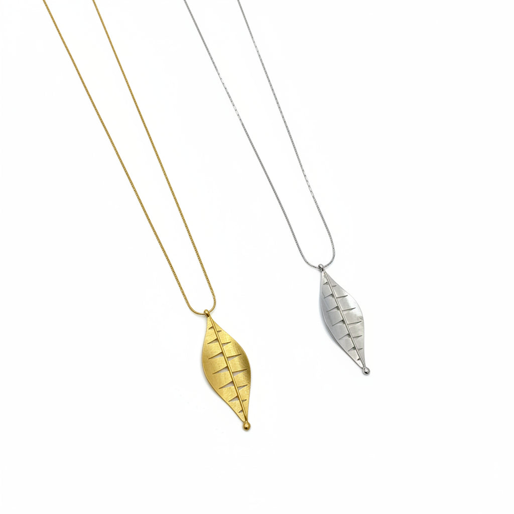 Collar de acero con hoja colgante - Moments by You