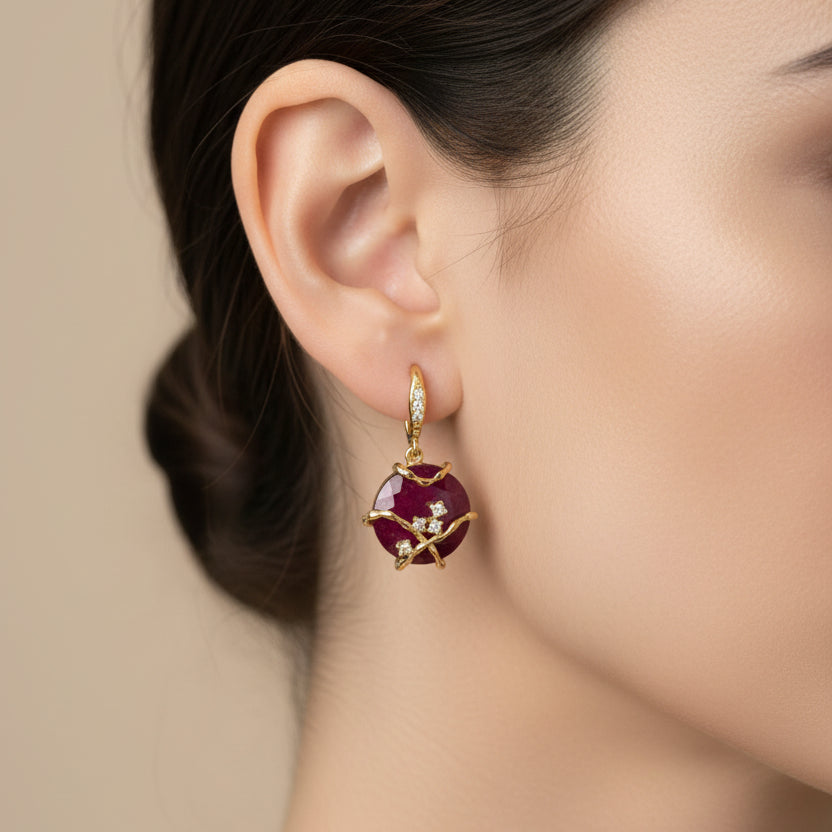 Pendientes de latón con circonitas y piedra natural redonda con diseño dorado