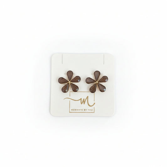 Pendientes cortos en forma de flor con cristales en chocolate - Moments by You