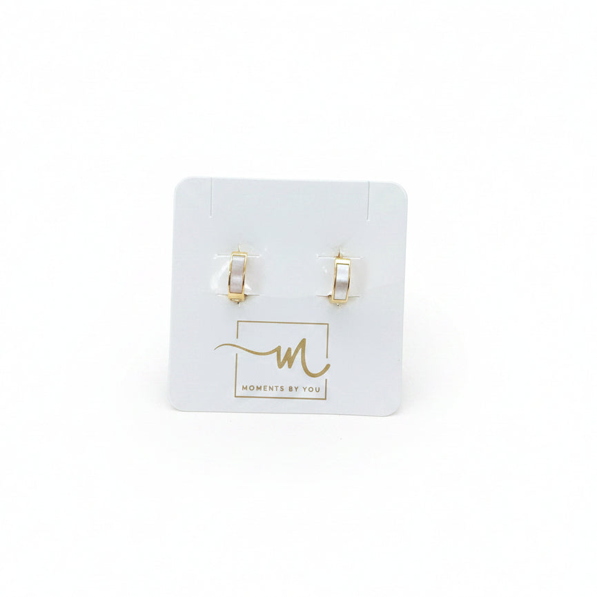 Pendientes de acero tipo aro con nácar en blanco y acabado oro - Moments by You